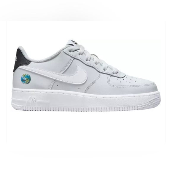 Nike Shoes - Nike Air Force 1 LV8